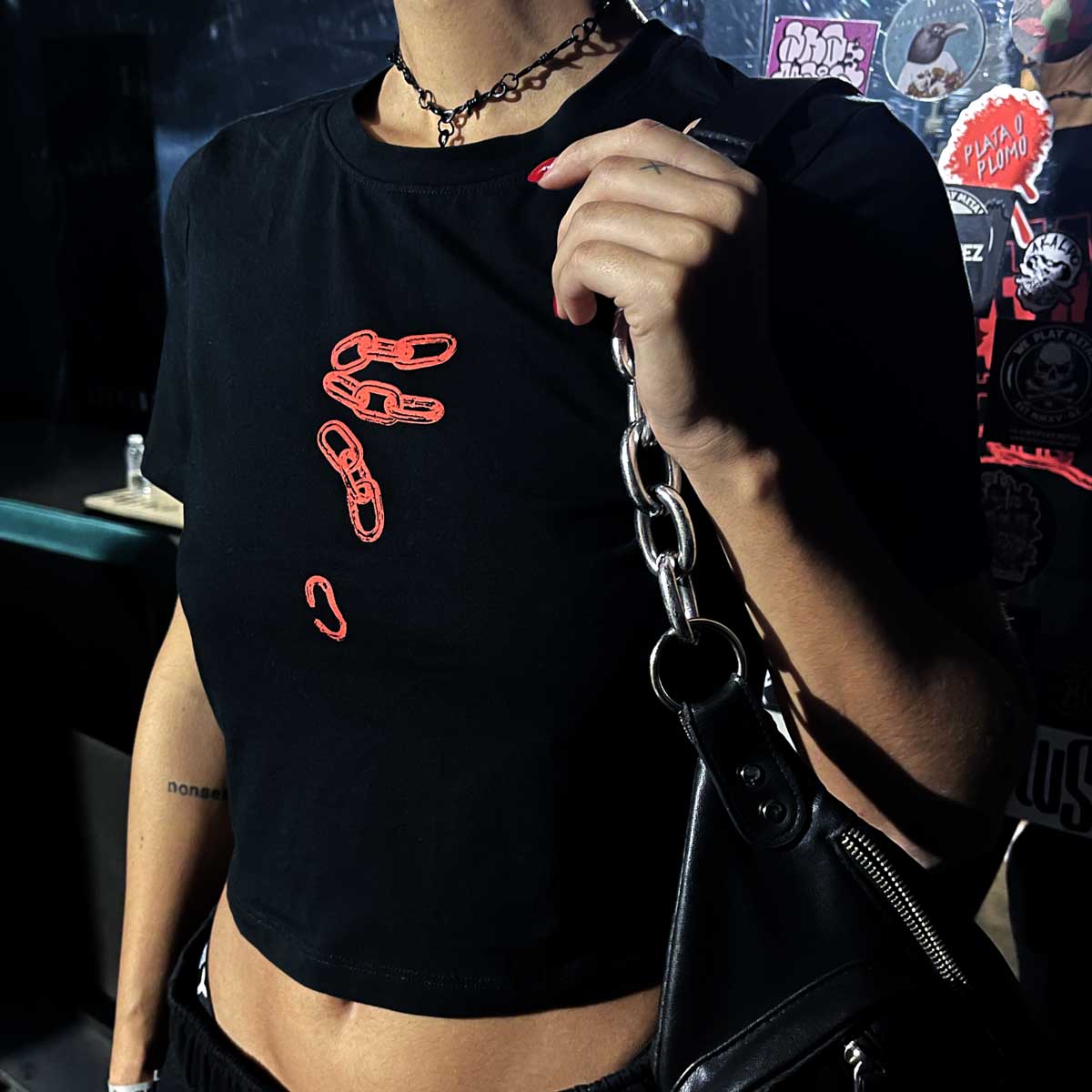 Crop Fatal - PANTONE 032C